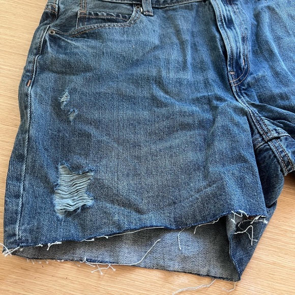 Old Navy size 14 distressed shorts NWT - Picture 4 of 5